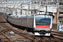 浦安駅を走る京葉線