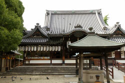 あびこ駅の西側にあるあびこ観音寺(出典:PIXTA)