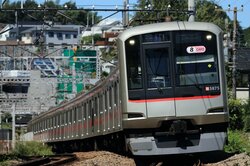 目黒区を走る東急東横線