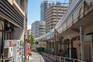 不動前駅の高架下とその周辺
