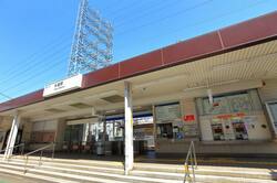 多磨霊園駅は以前多摩駅という名称だった(出典:PIXTA)