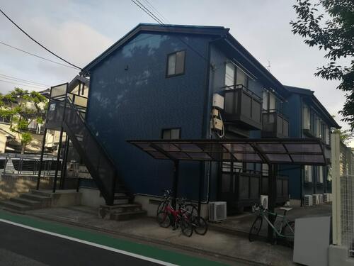 2年後に品川区内の駅徒歩7分、築14年の木造アパートを9000万円で購入。借地権物件で利回りは12%。容積も余っており建て替えも視野に