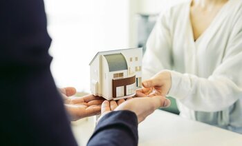 所有する空き家の対策①売却する