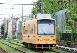 都電荒川線 荒川一中前 7000形 (出典:PIXTA)