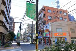 板橋駅西口のグリーンロード(出典:PIXTA)