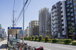 妙音通駅前の風景(出典:PIXTA)