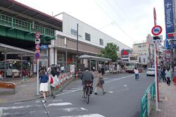 上昇率1位の西荻窪駅北口の様子(出典:PIXTA)