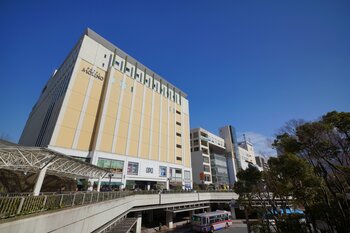 南口側には商業施設がそろい、買い物には不便がない