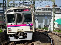 京王線調布駅で特急に乗り換えできる(出典:PIXTA)