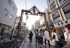 元住吉駅、ブレーメン通り商店街